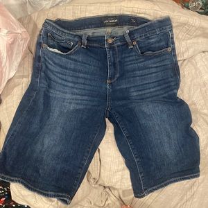 Lucky Bermuda shorts